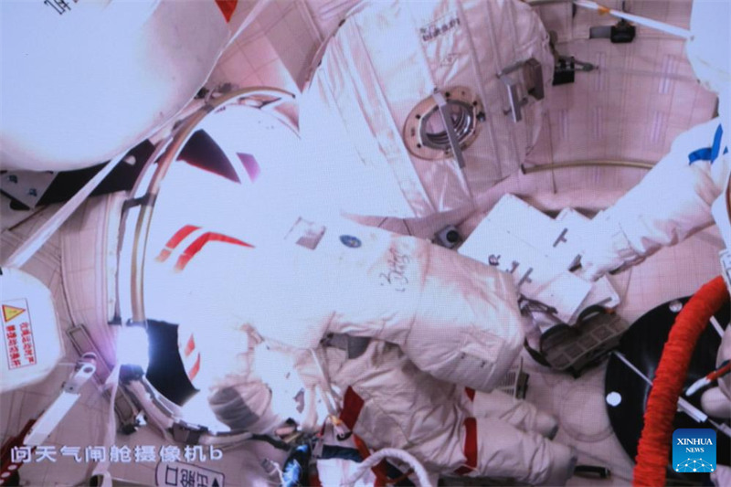 Wanaanga wa China wa Chombo cha Shenzhou-18 wakamilisha kazi yao ya kwanza ya kutembea kwenye anga ya juu