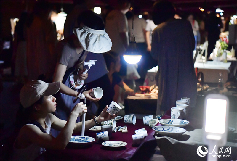 Soko la Ubunifu la Mji wa Jingdezhen katika Mkoa wa Jiangxi, China lawa maarufu