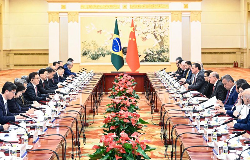 Makamu Rais wa China Han Zheng na Makamu Rais wa Brazil Geraldo Alckmin wakiongoza kwa pamoja mkutano wa saba wa Kamati ya Uratibu na Ushirikiano wa Ngazi ya Juu ya China na Brazil (COSBAN) mjini Beijing, China, Juni 6, 2024. (Xinhua/Shen Hong)