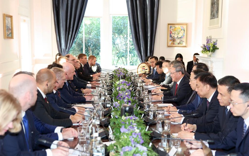 Waziri Mkuu wa China Li Qiang akifanya mazungumzo na Waziri Mkuu wa New Zealand Christopher Luxon mjini Wellington, New Zealand, Juni 13, 2024. (Xinhua/Rao Aimin)