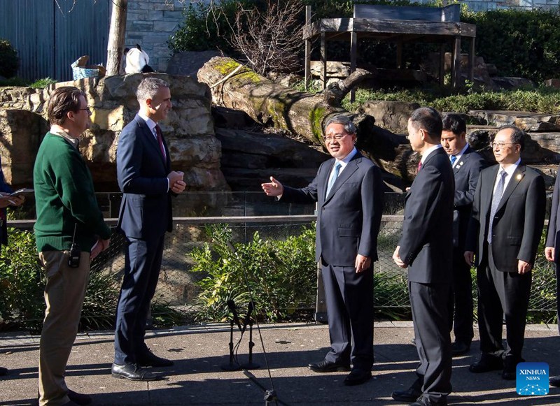 Waziri Mkuu wa China Li Qiang akitembelea bustani ya wanyama ya Adelaide kwa ajili ya ushirikiano kati ya China na Australia kuhusu ulinzi na utafiti wa panda mjini Adelaide, Australia Juni 16, 2024. (Xinhua/Li Tao)