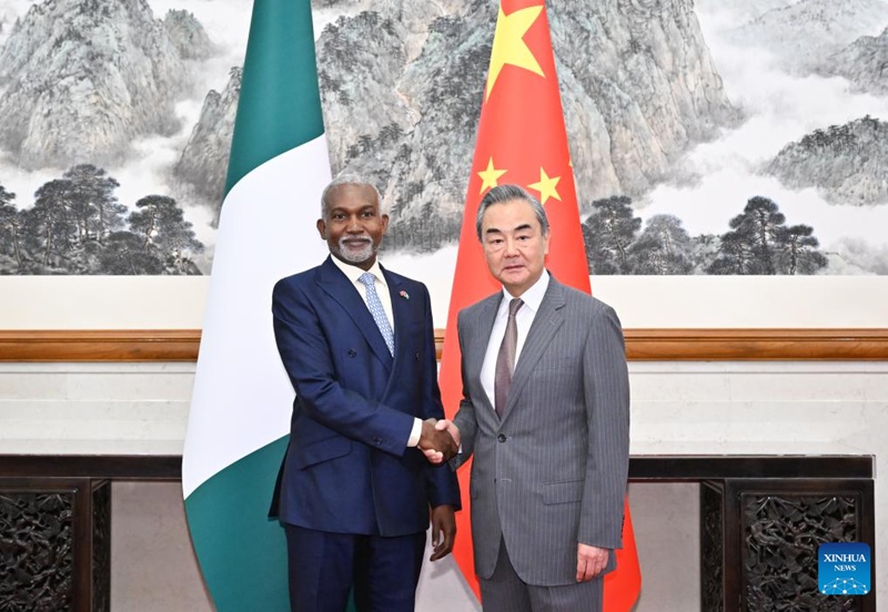 Waziri wa Mambo ya Nje wa China Wang Yi, ambaye pia ni Mjumbe wa Ofisi ya Siasa ya Kamati Kuu ya Chama cha Kikomunisti cha China (CPC), akifanya mazungumzo na Waziri wa Mambo ya Nje wa Nigeria Yusuf Maitama Tuggar, mjini Beijing, China, Juni 21, 2024. (Xinhua/Li Xiang)