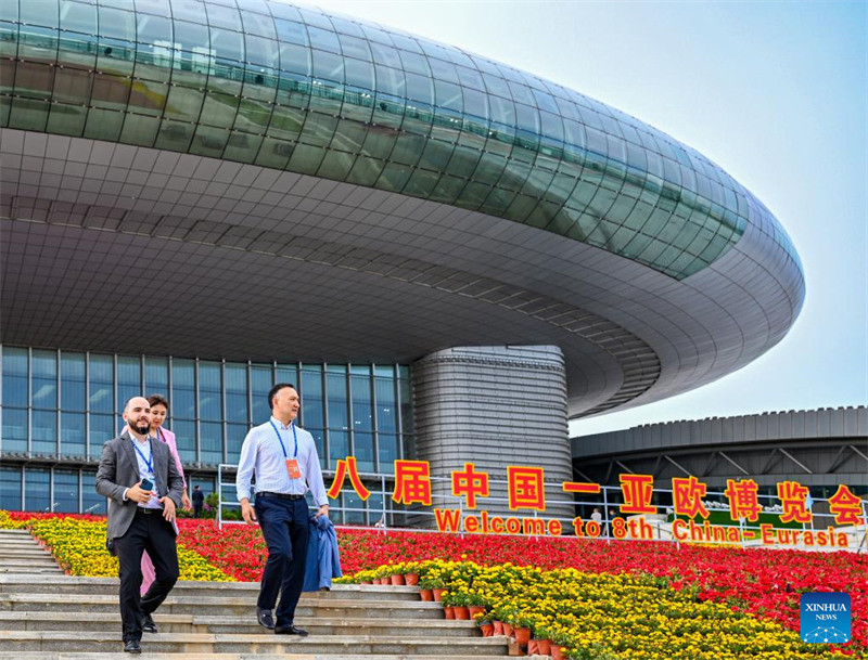 Waonyeshaji bidhaa watafuta fursa kwenye Maonyesho ya China-Eurasia
