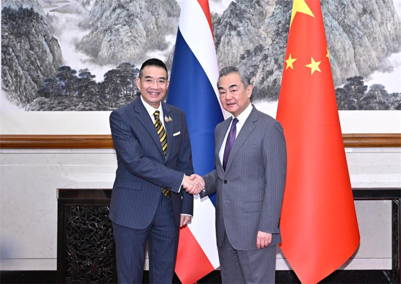 Waziri wa Mambo ya Nje wa China Wang Yi, ambaye pia ni mjumbe wa Ofisi ya Siasa ya Kamati Kuu ya Chama cha Kikomunisti cha China (CPC), na mwenzake wa Thailand Maris Sangiampongsa wakifanya mazungumzo na kuongoza kwa pamoja mkutano wa pili wa Mfumokazi wa Mashauriano kati ya Mawaziri wa Mambo ya Nje wa China na Thailand, mjini Beijing, China, Julai 9, 2024. (Xinhua/Yue Yuewei)