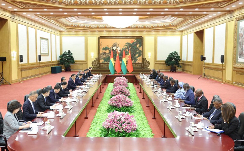 Rais Xi Jinping wa China akifanya mazungumzo hapa Beijing na Umaro Sissoco Embalo, Rais wa Jamhuri ya Guinea-Bissau, ambaye yuko katika ziara ya kiserikali nchini China, Julai 10, 2024. (Xinhua/Ding Haitao)