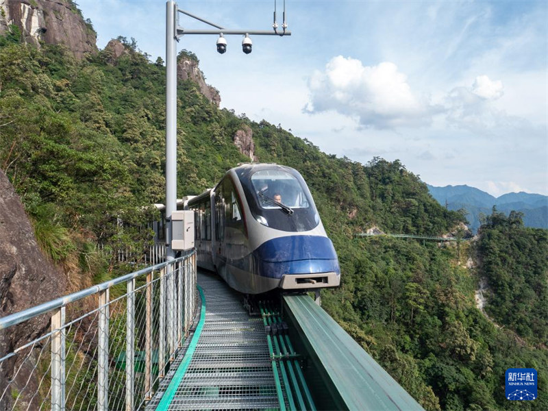 “Treni za miambani za masafa mafupi” zatoa uzoefu usio na kifani wa usafiri wa kitalii mashariki mwa China
