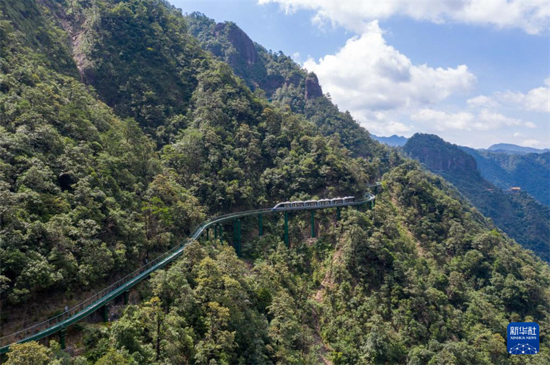 “Treni za miambani za masafa mafupi” zatoa uzoefu usio na kifani wa usafiri wa kitalii mashariki mwa China