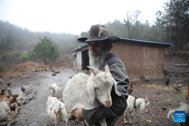 Kijana wa Ubelgiji aishi maisha ya kawaida na ya furaha pamoja na wazazi wake kijijini katika mkoa wa Guizhou, China