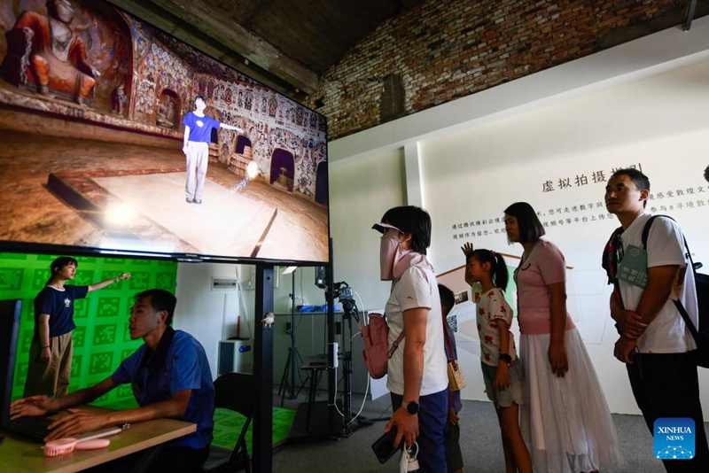 Watalii wavutiwa na utamaduni wa Dunhuang kupitia teknolojia ya kidijitali