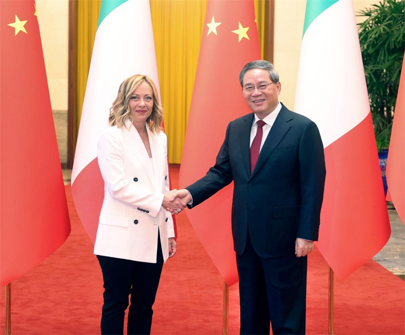 Waziri Mkuu wa China Li Qiang akifanya mazungumzo na Waziri Mkuu wa Italia Giorgia Meloni, ambaye yuko katika ziara ya kiserikali nchini China, kwenye Jumba Kuu la Mikutano ya Umma la Beijing, China, Julai 28, 2024. (Xinhua/Liu Weibing)