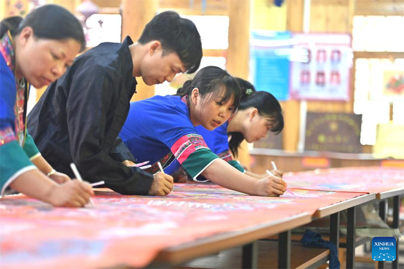 Katika picha: Michoro ya mkulima wa Sanjiang katika Mkoa wa Guangxi, China