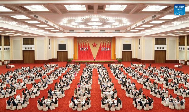 Tafrija kubwa ya kusherehekea maadhimisho ya miaka 97 tangu kuanzishwa kwa Jeshi la Ukombozi wa Umma la China (PLA) ikifanywa na Wizara ya Ulinzi ya China kwenye Jumba la Mikutano ya Umma la Beijing  la China, Julai 31, 2024. (Picha na Yang Jiahui /Xinhua)