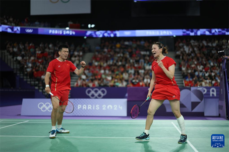 Wachezaji Zheng Siwei/Huang Yaqiong(kushoto) wa Timu ya China wakiwa kwenye mashindano ya mchezo tarehe 2, Agosti 2024.(Mpiga picha: Chen Bin) 