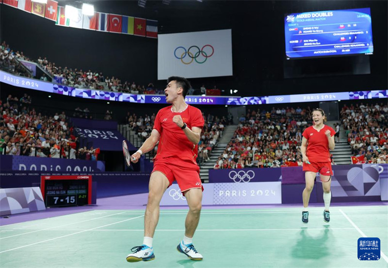 Zheng/Huang wa China Washinda Medali za Dhahabu kwenye mashindano ya mchezo wa mpira wa Badminton kwa wachezaji wawili wawili wa kike na kiume kwenye Michezo ya Olimpiki ya Paris