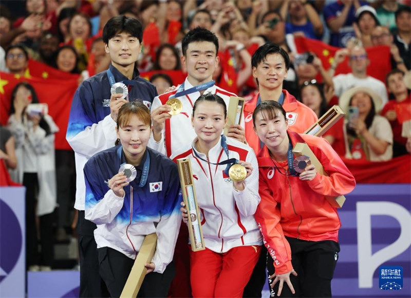 Zheng/Huang wa China Washinda Medali za Dhahabu kwenye mashindano ya mchezo wa mpira wa Badminton kwa wachezaji wawili wawili wa kike na kiume kwenye Michezo ya Olimpiki ya Paris