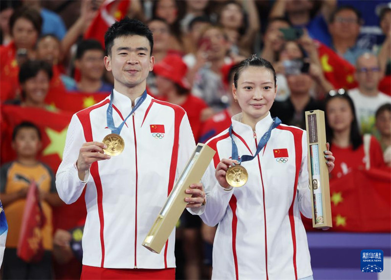 Zheng/Huang wa China Washinda Medali za Dhahabu kwenye mashindano ya mchezo wa mpira wa Badminton kwa wachezaji wawili wawili wa kike na kiume kwenye Michezo ya Olimpiki ya Paris