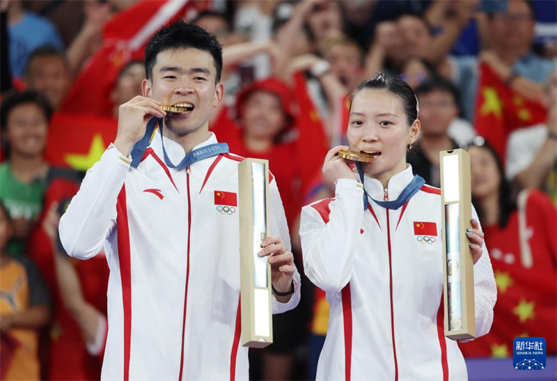 Zheng/Huang wa China Washinda Medali za Dhahabu kwenye mashindano ya mchezo wa mpira wa Badminton kwa wachezaji wawili wawili wa kike na kiume kwenye Michezo ya Olimpiki ya Paris