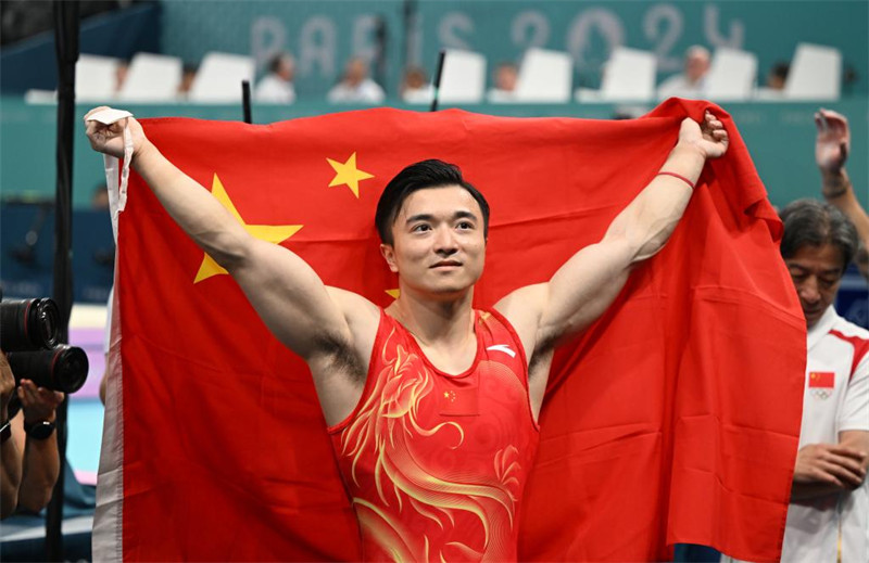Liu Yang wa China akishangilia baada ya fainali ya mchezo wa jimnastiki wa wanaume wa kujiviringisha na kunyumbua viungo kwa kutumia mikono iliyoshika pete kwenye Michezo ya Olimpiki ya Paris 2024 mjini Paris, Ufaransa, Agosti 4, 2024. (Xinhua/Cheng Min)