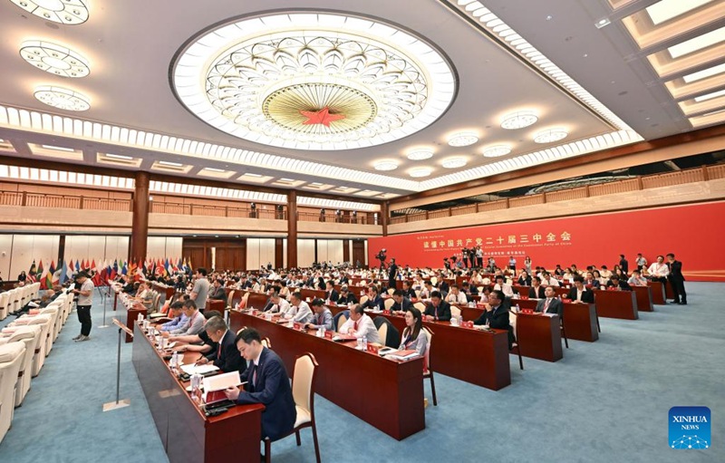 Picha hii iliyopigwa Agosti 6, 2024 ikionyesha hali ya kongamano lenye mada ya kuelewa mkutano mkuu wa tatu wa wajumbe wote wa Kamati Kuu ya 20 ya Chama cha Kikomunisti cha China (CPC) mjini Beijing, China. (Xinhua/Cai Yang)