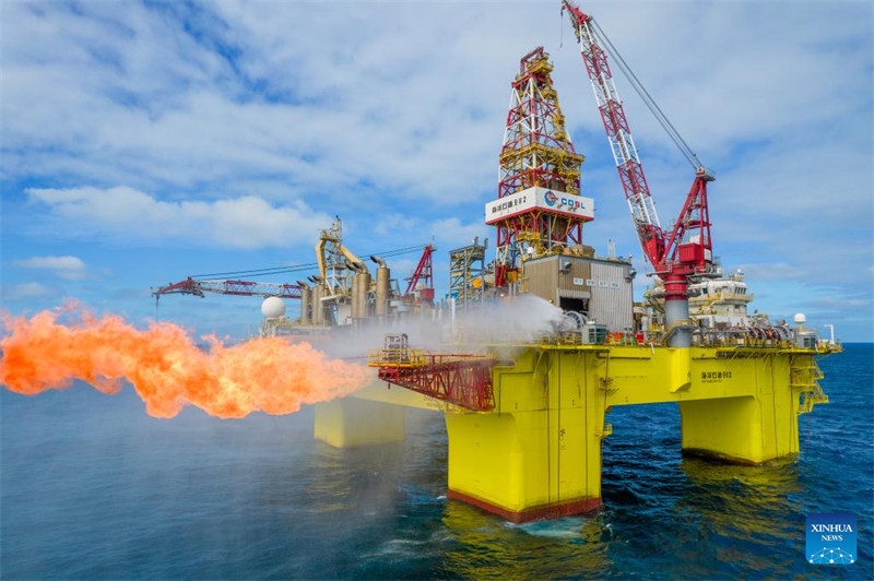 Picha hii isiyo na tarehe iliyotolewa na CNOOC ikionyesha kisima cha gesi cha Lingshui 36-1 katika maji ya bahari kusini mashariki mwa Hainan, mkoa wa kisiwa ulioko kusini zaidi mwa China. (CNOOC/ Xinhua)