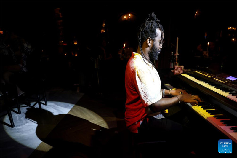 Mwanamuziki wa Afrika aeneza muziki katika Mkoa wa Hainan Kusini mwa China