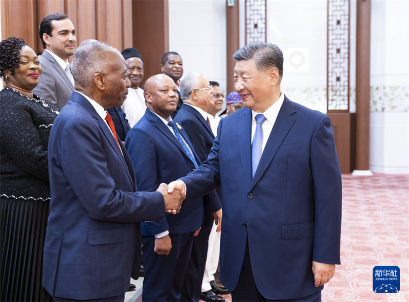 Rais Xi akutana na viongozi wa mabunge ya nchi mbalimbali walioshiriki kwenye shughuli za maadhimisho ya miaka 40 ya  Bunge la Umma la China kujiunga na Shirikisho la Mabunge ya Nchi Mbalimbali IPU