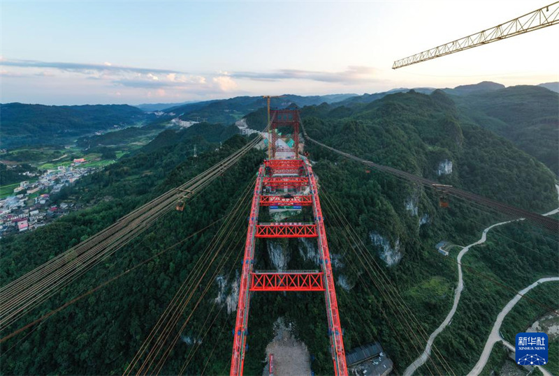 Daraja Kubwa la Machanghe Lafanikiwa kuunganishwa huko Guizhou, China