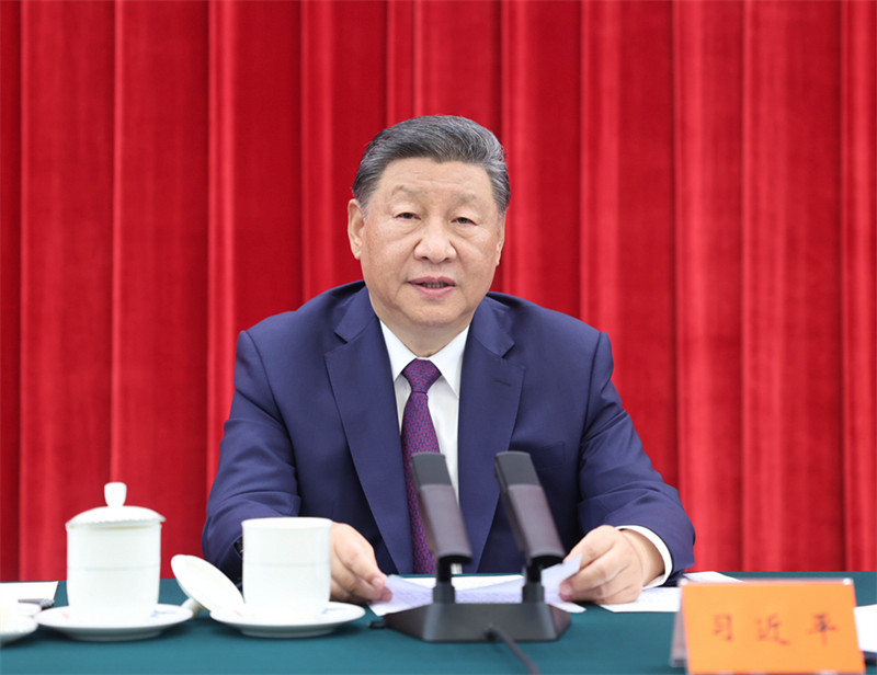 Kamati Kuu ya Chama cha Kikomunisti cha China imefanya kongamano la kumbukumbu za miaka 120 tangu azaliwe Komredi Deng Xiaoping. Katibu mkuu wa Kamati kuu ya Chama ambaye pia ni rais wa China na mwenyekiti wa Kamati kuu ya kijeshi Xi Jinping alitoa hotuba muhimu. ( Picha ilipigwa na Ju Peng wa Shirika la Habari la China Xinhua)