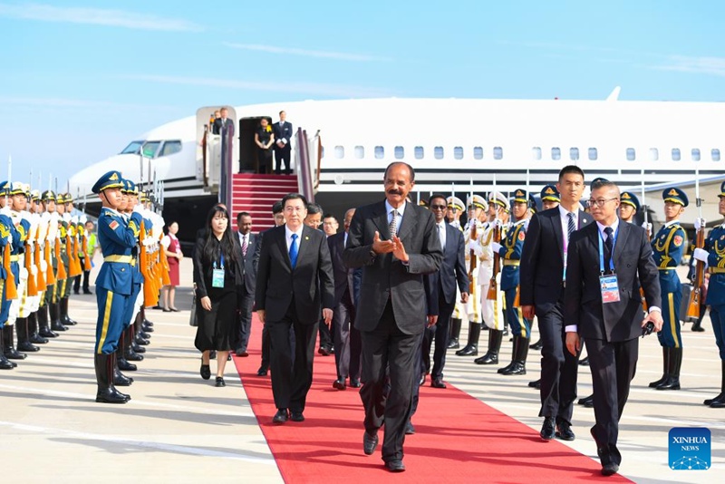Viongozi wakuu mbalimbali wa kuhudhuria mkutano wa FOCAC wawasili Beijing kwa mfululizo