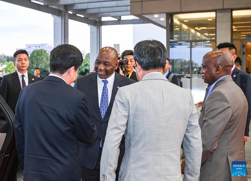 Viongozi wakuu mbalimbali wa kuhudhuria mkutano wa FOCAC wawasili Beijing kwa mfululizo