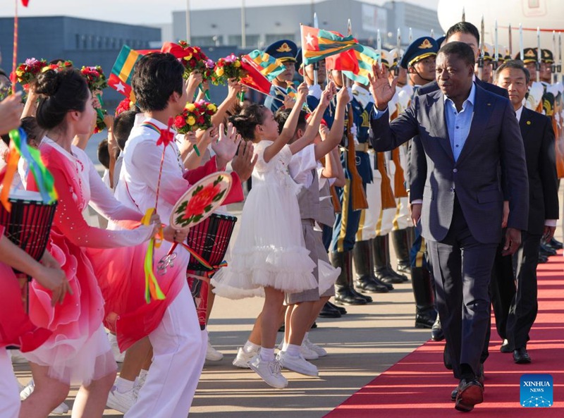 Viongozi wakuu mbalimbali wa kuhudhuria mkutano wa FOCAC wawasili Beijing kwa mfululizo
