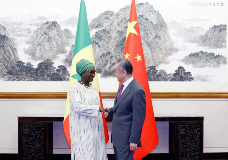 Waziri wa Mambo ya Nje wa China akutana na mawaziri wa mambo ya nje wa Afrika Kusini na Senegal
