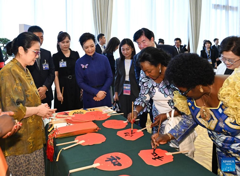 Peng Liyuan pamoja na wake wa viongozi wa Afrika wahudhuria mkutano kuhusu elimu ya wanawake
