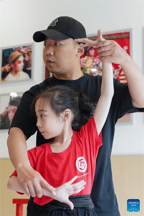Habari picha: Mwalimu wa darasa la Opera ya Kunqu katika Mkoa wa Jiangsu, Mashariki mwa China