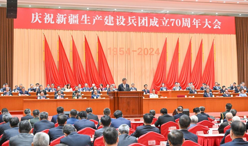 Naibu Waziri Mkuu wa China He Lifeng ambaye pia ni Mjumbe wa Ofisi ya Siasa ya Kamati Kuu ya Chama cha Kikomunisti cha China (CPC) akitoa hotuba kwenye mkutano wa kuadhimisha miaka 70 tangu kuanzishwa kwa Kikosi cha Uzalishaji na Ujenzi cha Xinjiang (XPCC) huko Urumqi, mji mkuu wa Mkoa unaojiendesha wa Kabila la Wauygur wa Xinjiang, Tarehe 7 Oktoba 2024. (Xinhua/Li Xiang)