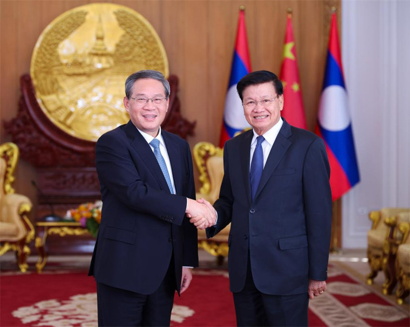Waziri Mkuu wa China Li Qiang akikutana na Katibu Mkuu wa Kamati Kuu ya Chama cha Mapinduzi ya Watu wa Laos na Rais wa Lao Thongloun Sisoulith mjini Vientiane, Laos, Oktoba 11, 2024. (Xinhua/Liu Bin)