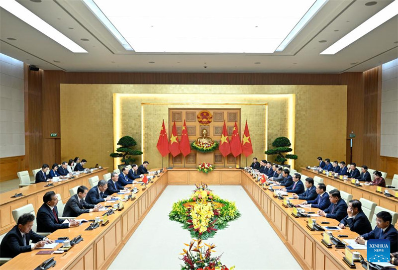 Waziri Mkuu wa China Li Qiang akifanya mazungumzo na Waziri Mkuu wa Vietnam Pham Minh Chinh mjini Hanoi, Vietnam, Oktoba 13, 2024. (Xinhua/Yin Bogu)
