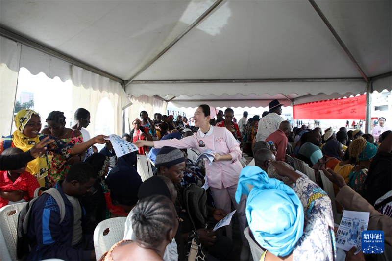 Meli Hospitali ya Kikosi cha Majini cha China“Peace Ark” yamaliza ziara nchini Cameroon na kuelekea Benin