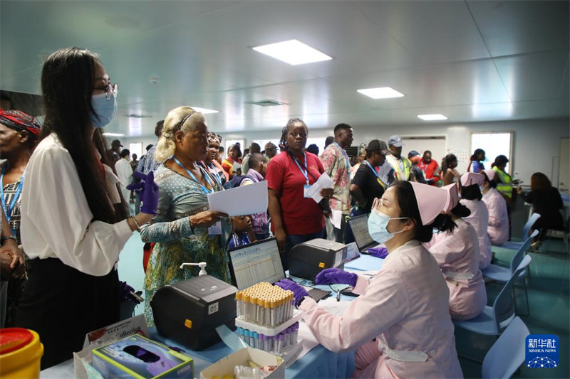 Meli Hospitali ya Kikosi cha Majini cha China“Peace Ark” yamaliza ziara nchini Cameroon na kuelekea Benin