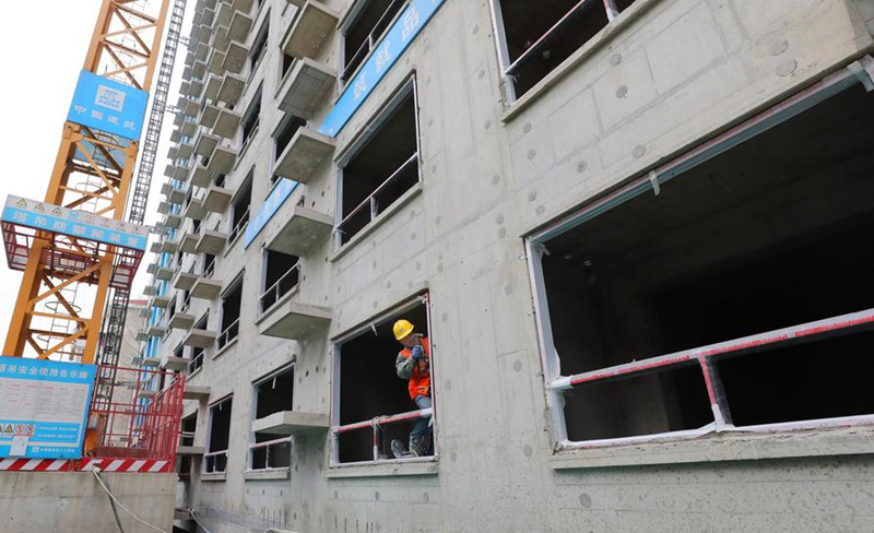 Picha hii iliyopigwa tarehe 15 Machi 2024 ikionyesha eneo la ujenzi wa nyumba za makazi chini ya mradi wa ukarabati wa miji katika Wilaya ya Jing'an, mjini Shanghai, Mashariki mwa China. (Xinhua/Fang Zhe)