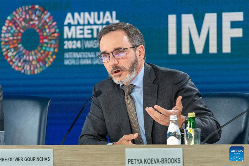 Mchumi Mkuu wa IMF Pierre-Olivier Gourinchas akizungumza katika mkutano na waandishi wa habari mjini Washington, D.C., Marekani, Oktoba 22, 2024. (Xinhua/Hu Yousong)