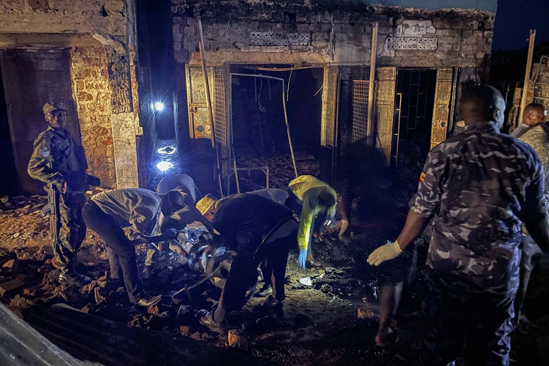 Katika Picha: Sehemu ya mlipuko wa Gari la kubeba Mafuta huko Wakiso, Uganda