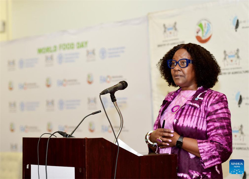 Carla Mucavi, mwakilishi wa Shirika la Chakula na Kilimo Duniani (FAO) nchini Botswana, akizungumza kwenye shughuli ya kuadhimisha Siku ya Chakula Duniani mjini Gaborone, Botswana, Oktoba 22, 2024. (Picha na Tshekiso Tebalo/Xinhua)
