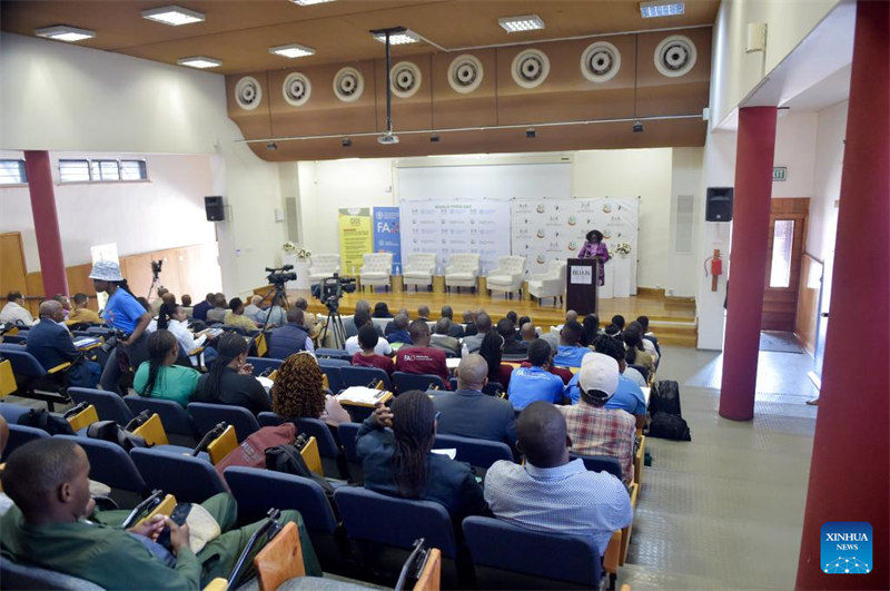 Watu wakishiriki kwenye shughuli ya kuadhimisha Siku ya Chakula Duniani mjini Gaborone, Botswana, Oktoba 22, 2024. (Picha na Tshekiso Tebalo/Xinhua)