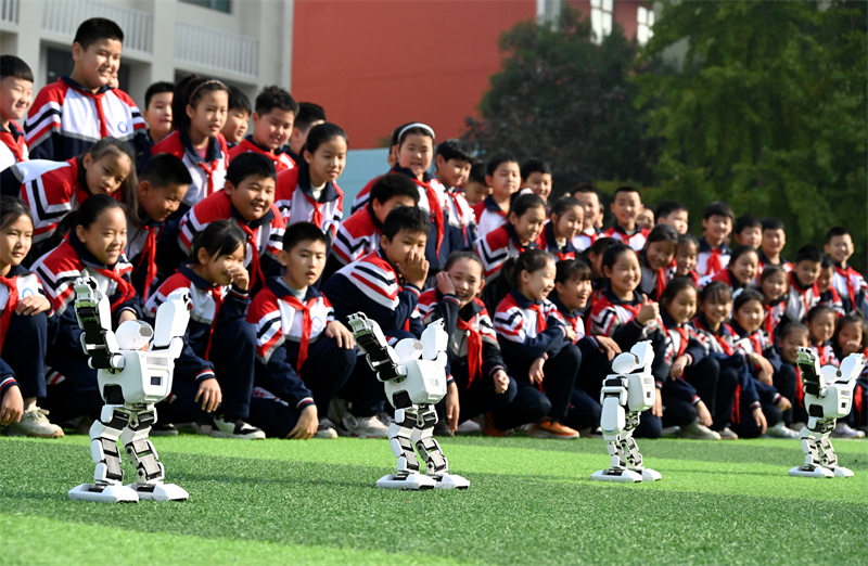 Wanafunzi katika Mji wa Handan mkoni Hebei, China wajionea mvuto wa sayansi na teknolojia, kuchochea ndoto za kisayansi