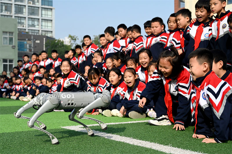 Wanafunzi katika Mji wa Handan mkoni Hebei, China wajionea mvuto wa sayansi na teknolojia, kuchochea ndoto za kisayansi