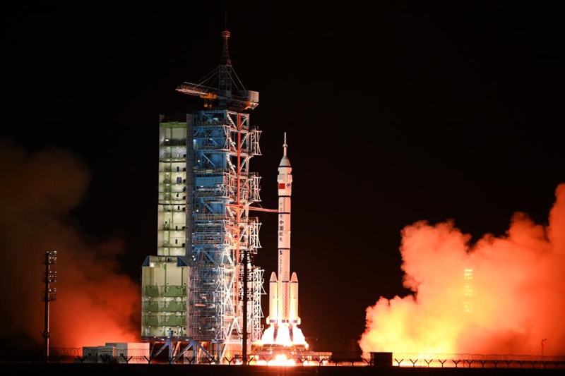 China yarusha chombo chenye wanaanga cha Shenzhou-19 kwenda anga ya juu