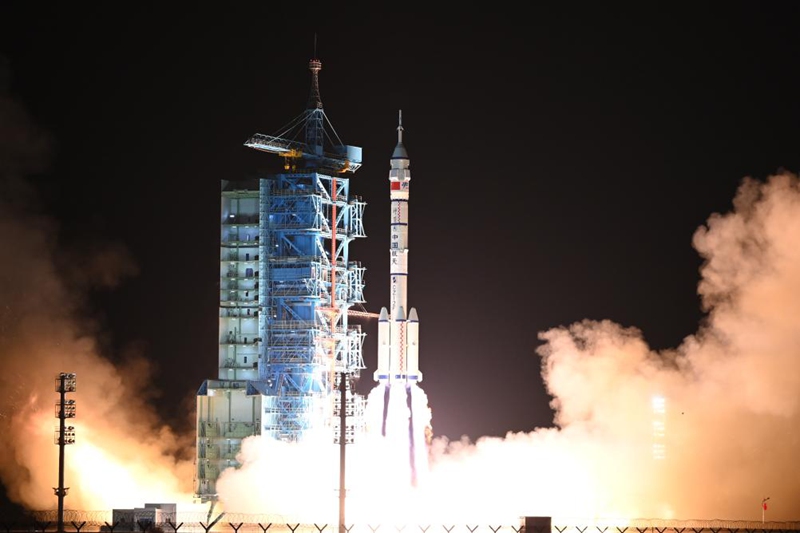 China yarusha chombo chenye wanaanga cha Shenzhou-19 kwenda anga ya juu