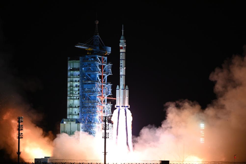 China yarusha chombo chenye wanaanga cha Shenzhou-19 kwenda anga ya juu
