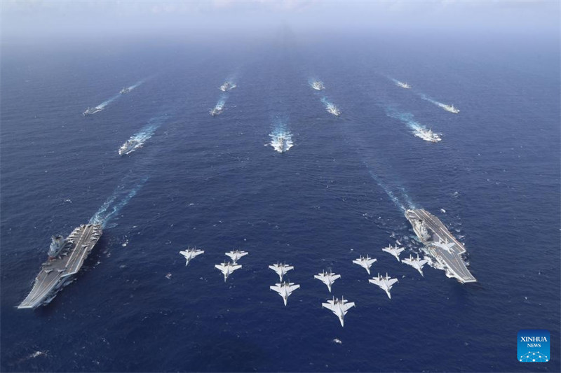 Manoari mbili za Liaoning na Shandong za China za kubeba ndege za kivita zikifanya zoezi la pamoja kwa mara ya kwanza katika Bahari Kusini ya China mwishoni mwa Oktoba 2024. (Picha na Chen Mengxi/Xinhua)